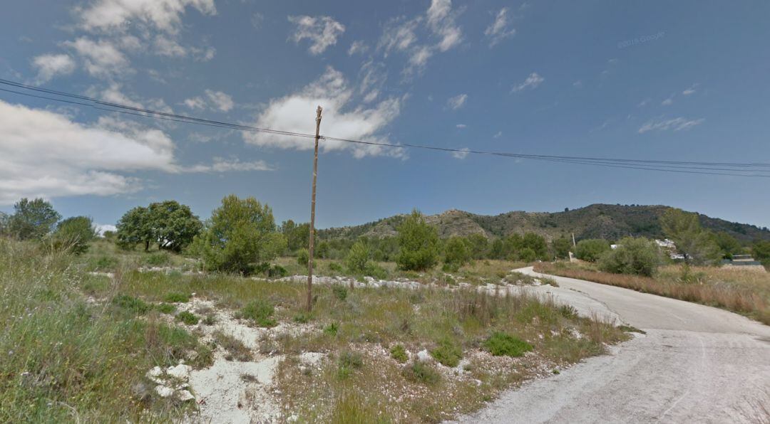 El suceso se ha producido a primera hora de este domingo en el camí Portet de Xàtiva. 