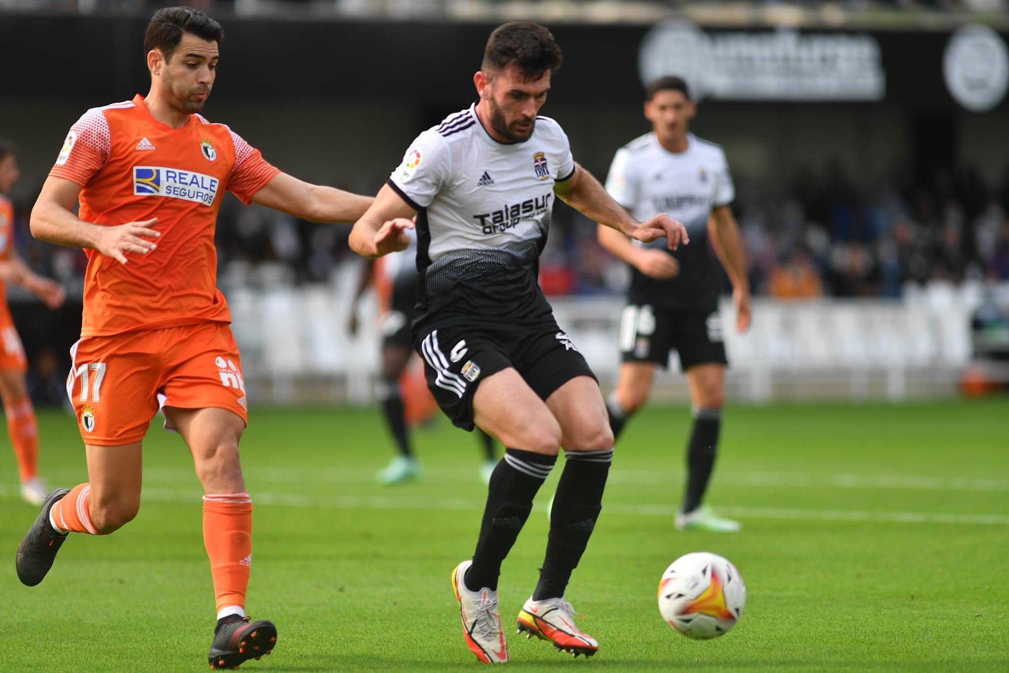 Pablo Vázquez durante el partido de ida frente al Burgos CF