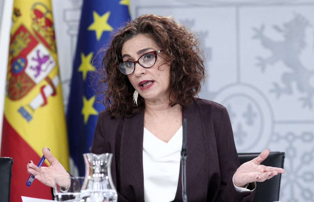 La ministra de Hacienda y Portavoz del Gobierno, María Jesús Montero, comparece en rueda de prensa ante los medios de comunicación tras el primer Consejo de Ministro