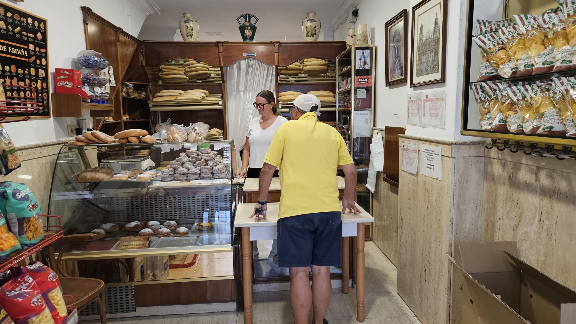 Establecimiento de Panadería, Pastelería Benítez en la calle Juan Martín de Jódar