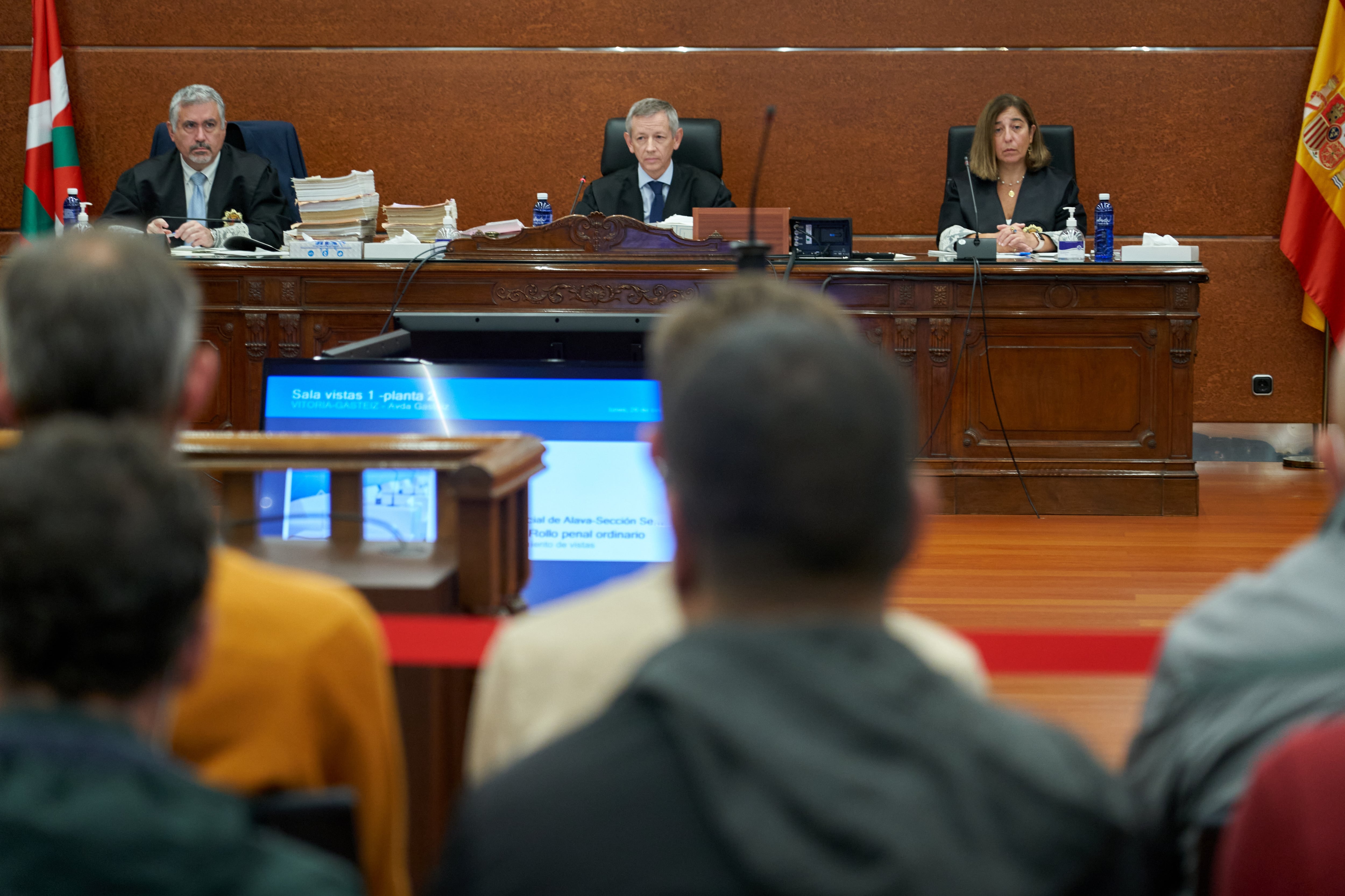 La Audiencia Provincial de Álava ha acogido el juicio contra los diez acusados de pagar por tener sexo con menores tutelados. EFE/L. Rico