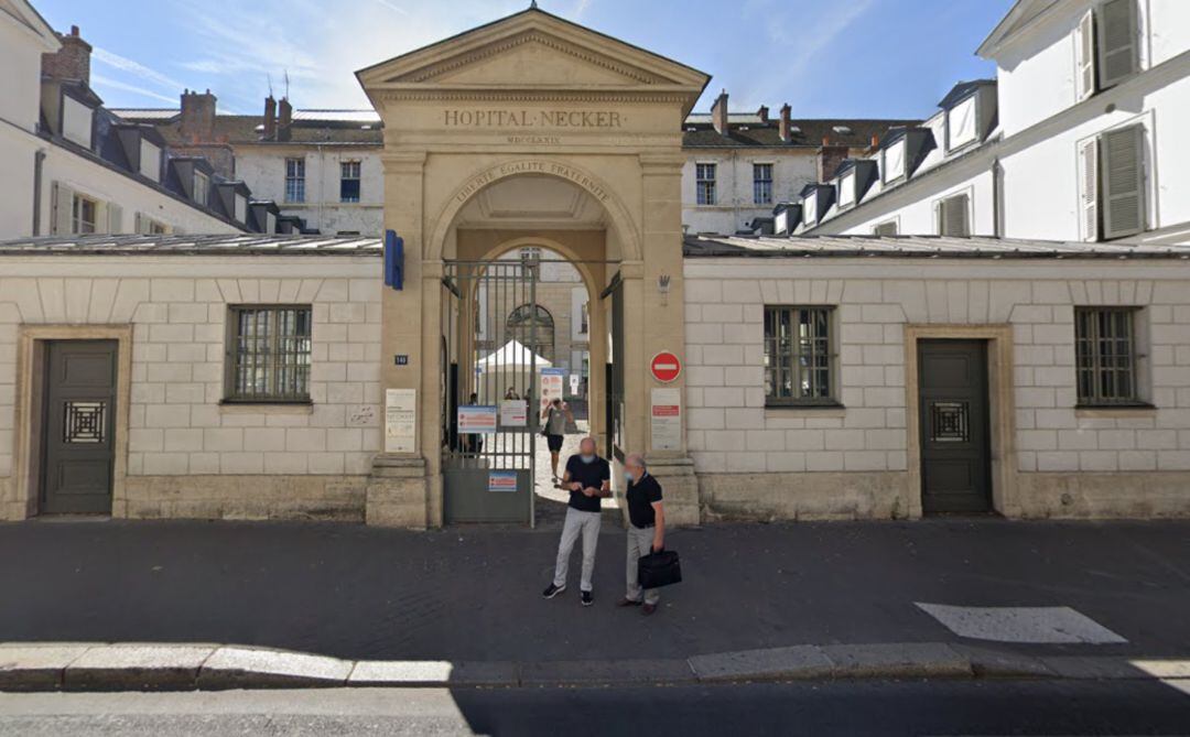 Portada del Hospital Necker de París donde ingresó el niño de 11 años