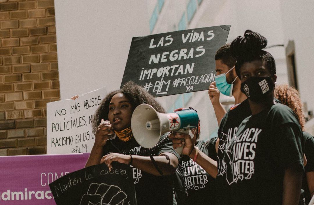 Laura Balde Ejjar es la coordinadora y portavoz de la comunidad negra africana afrodescendiente de España (CNNAE) en Lanzarote. 