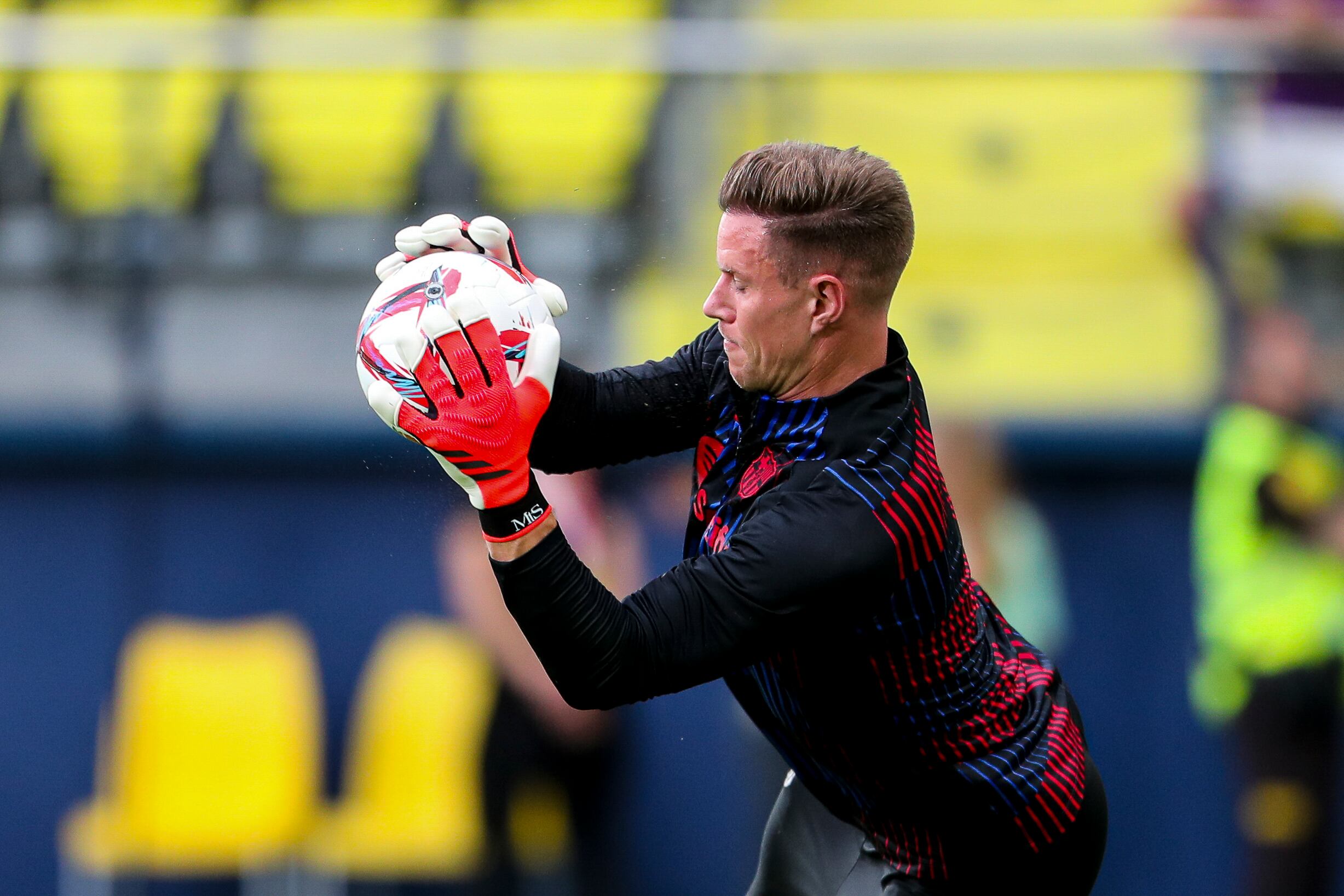Ter Stegen entrena antes del partido contra el Villarreal, donde se lesionó de gravedad hace seis meses