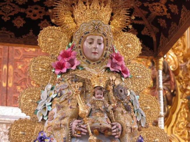 La Blanca Paloma luce distintas flores de talco esmaltado