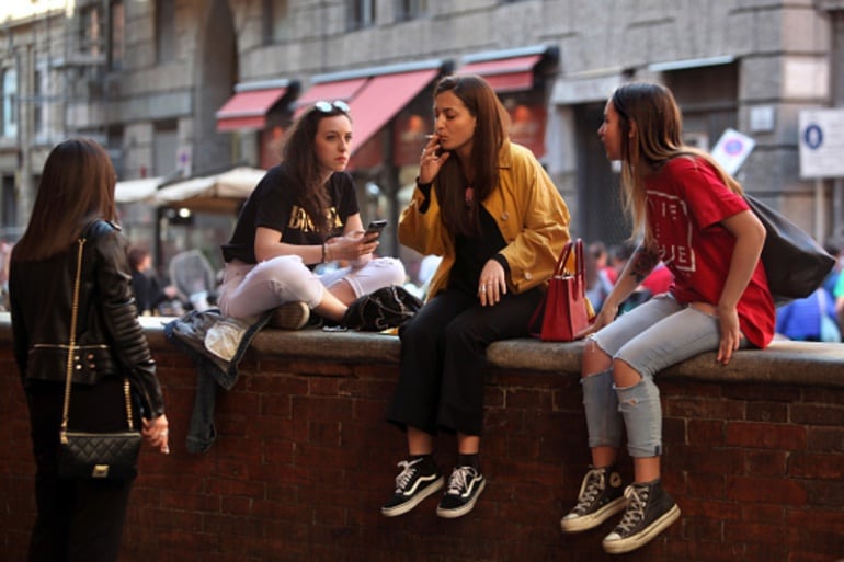 Jóvenes en Bolonia, uno de los destinos que más estudiantes internacionales recibe en Italia