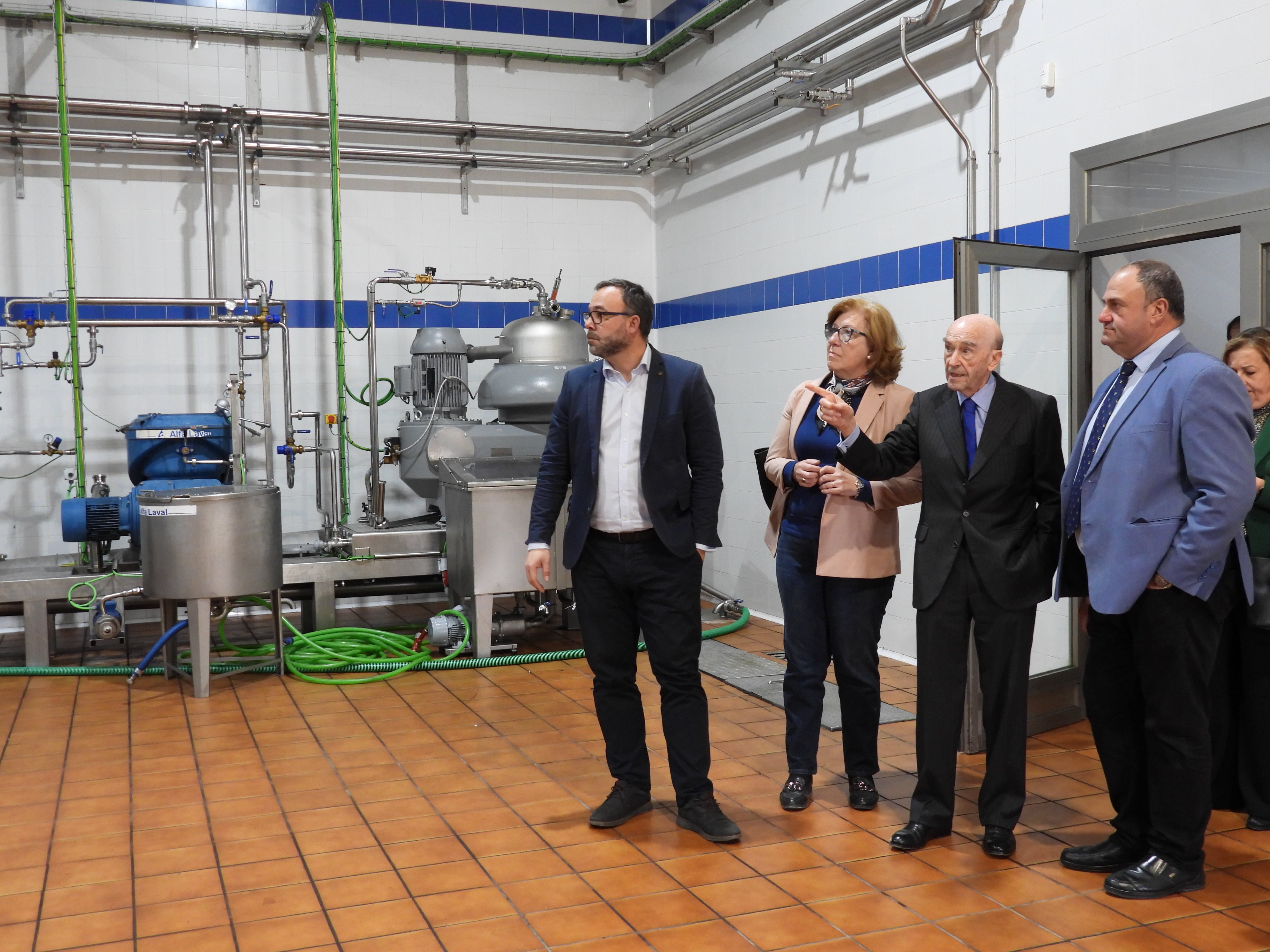 Foto durante la visita a las instalaciones