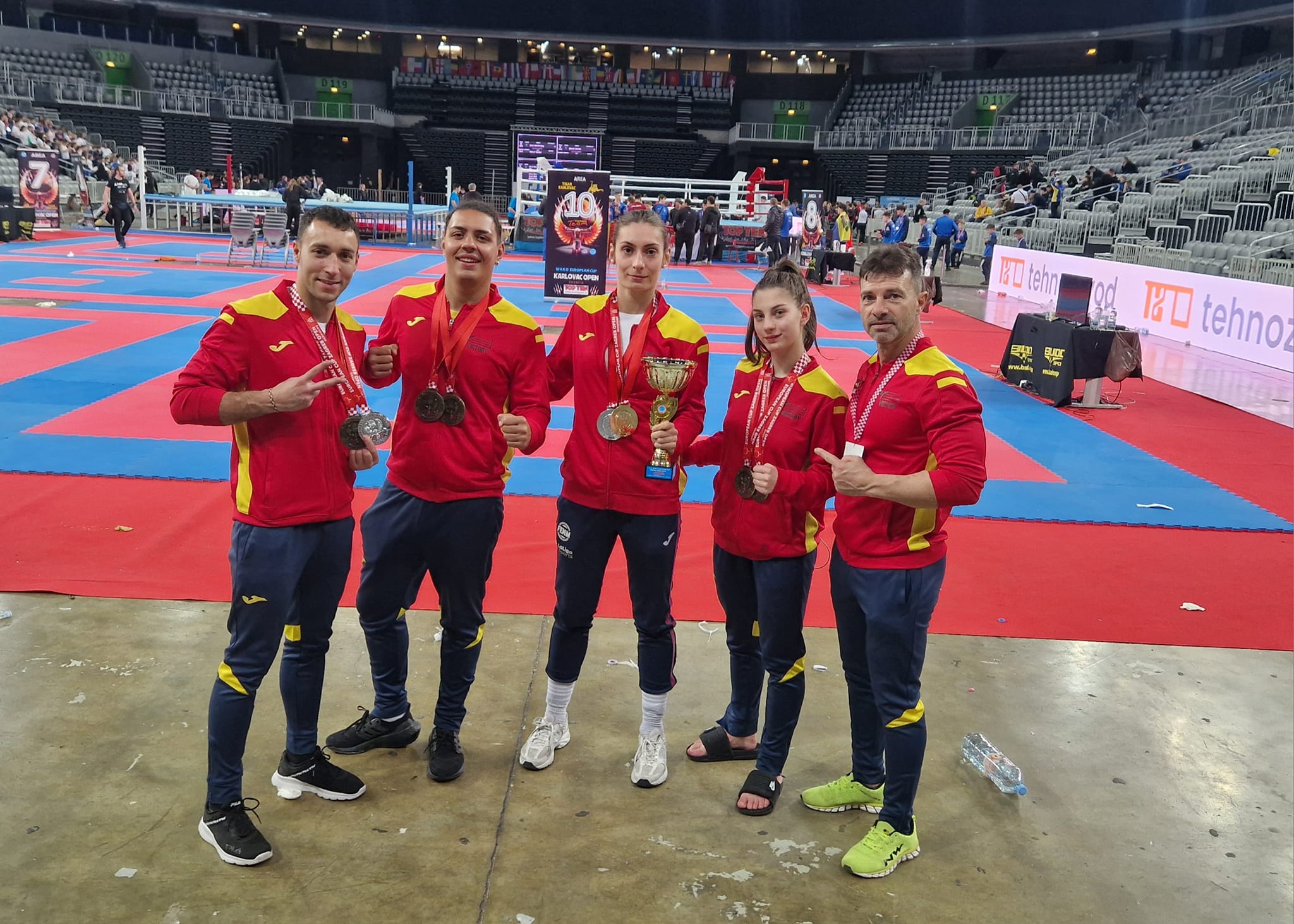 Ocho medallas para los deportistas segovianos en la Copa de Europa de kickboxing