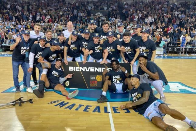 L'equip va celebrar així el seu ascens de categoria.