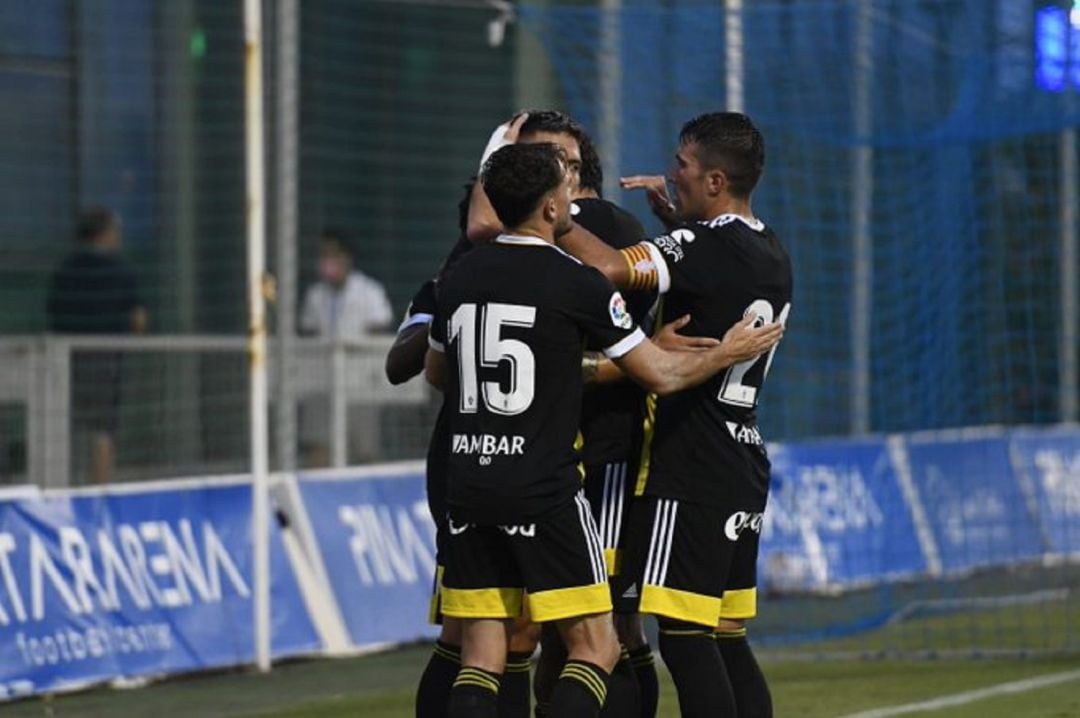 Celebración del primer gol, marcado por Narváez