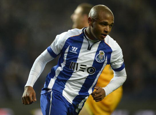 Porto&#039;s Algerian midfielder Yacine Brahimi celebrates after scoring a goal during the Portuguese Liga football match FC Porto vs Vitoria de Guimaraes at the Dragao stadium in Porto on February 13, 2015. AFP PHOTO/ MIGUEL RIOPA