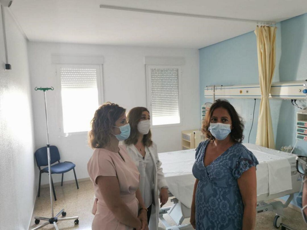 Visita a instalaciones de la UCI en el Hospital de Linares.