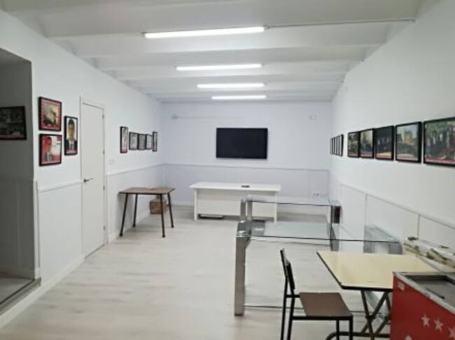 Primera planta adaptada como oficina y recepción