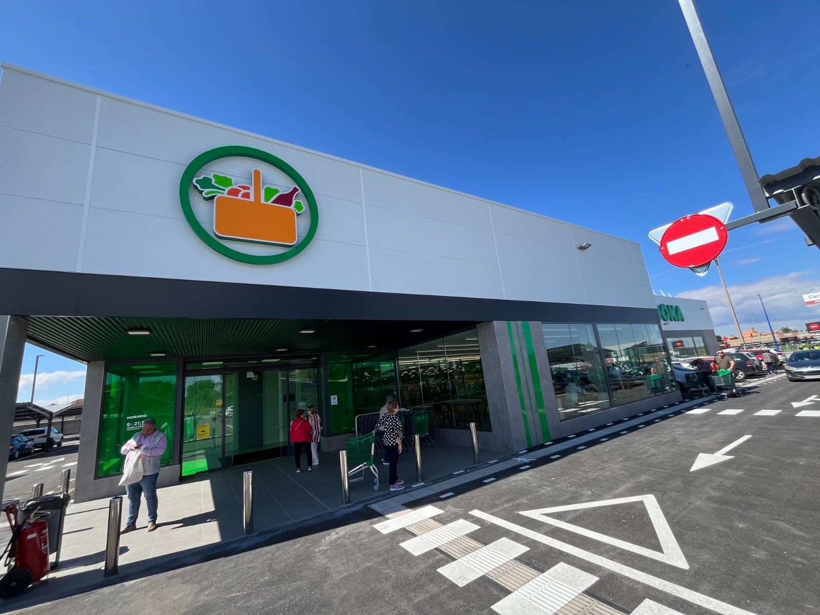 Apertura del nuevo supermercado situado en la Carretera de Herencia de Alcázar de San Juan