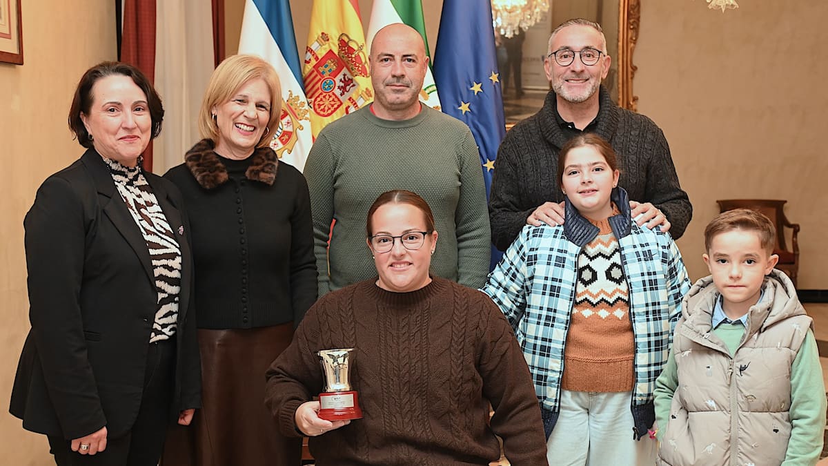 La alcaldesa recibe a la tenista jerezana Laura Sambruno, campeona de España en silla de ruedas 2025