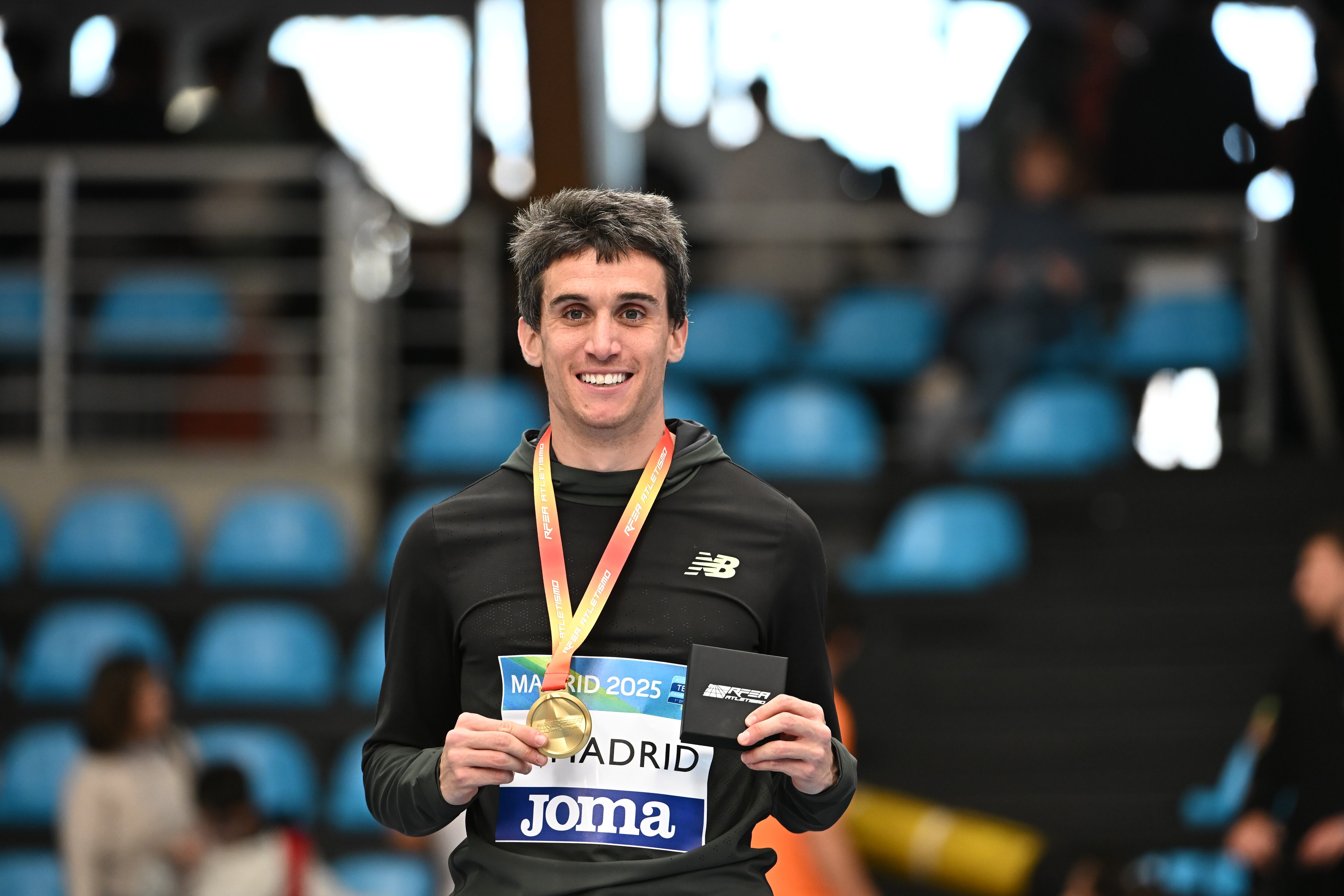 MADRID, 23/02/2025.- Mariano García, ganador de la final masculina de 800 m. en los Campeonatos de España en pista cubierta que se disputan en el centro deportivo municipal Gallur en Madrid. EFE/ Sergio Pérez
