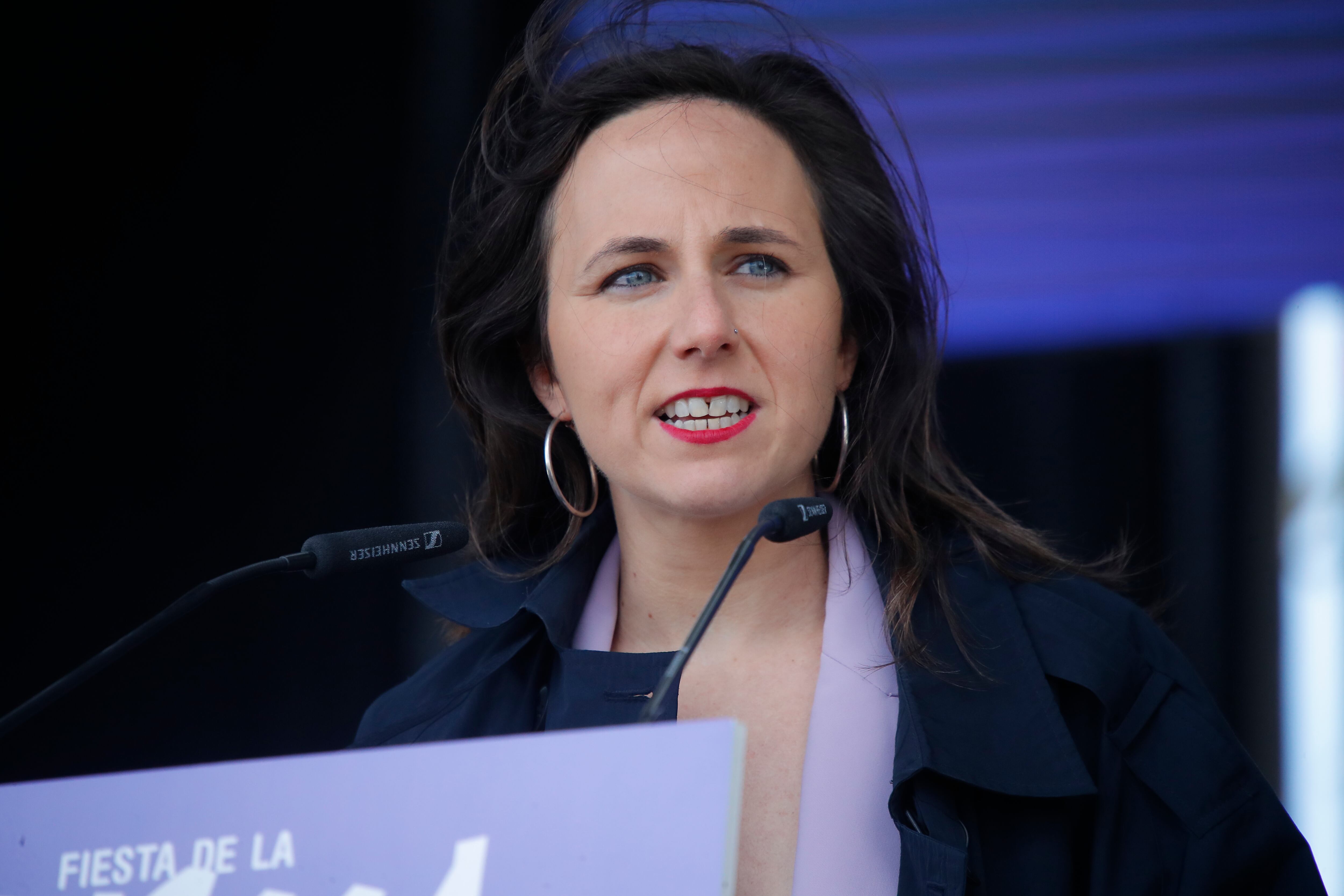 La secretaria general de Podemos, Ione Belarra, interviene durante la Fiesta de la Primavera, acto de precampaña de la formación morada en Zaragoza.