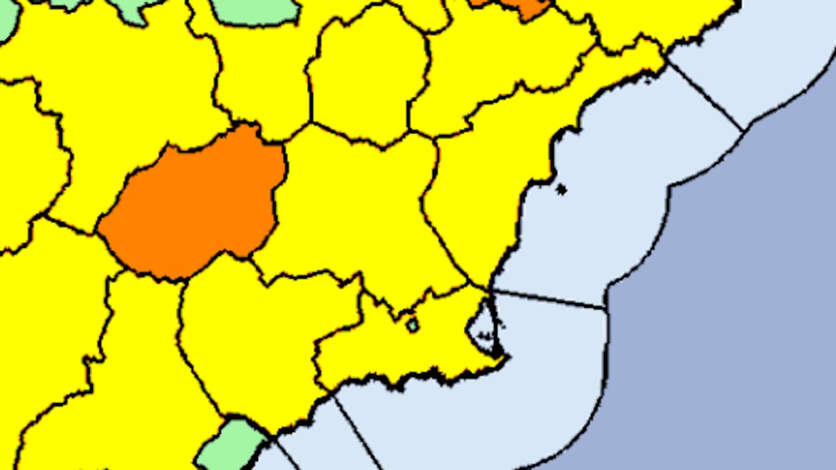 La AEMET activa la alerta naranja en el Noroeste por fuertes lluvias y Educación suspende la actividad escolar en cinco municipios