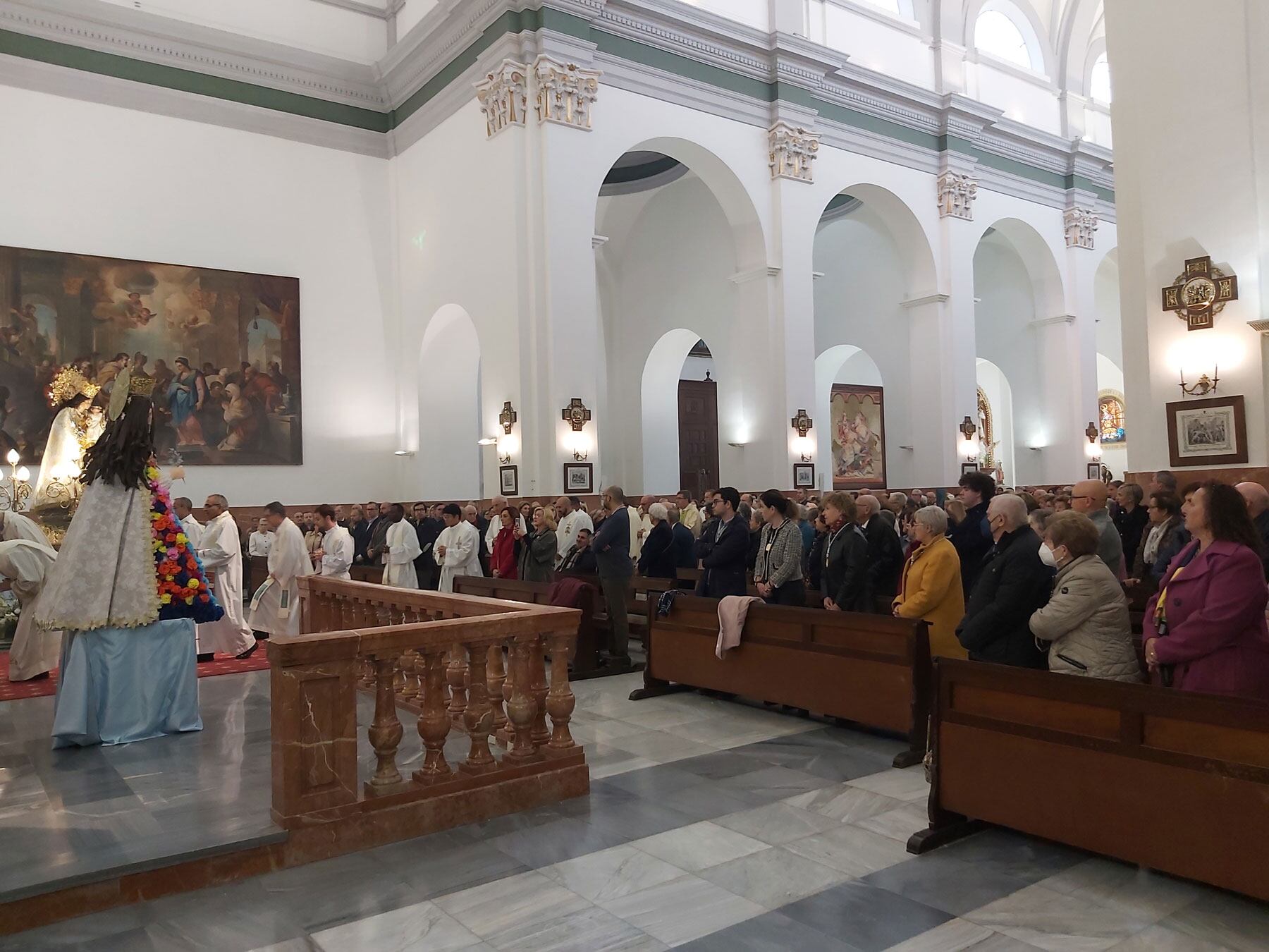 Instantes antes de iniciarse la celebración en la iglesia de Santa María