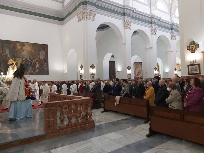 Instantes antes de iniciarse la celebración en la iglesia de Santa María