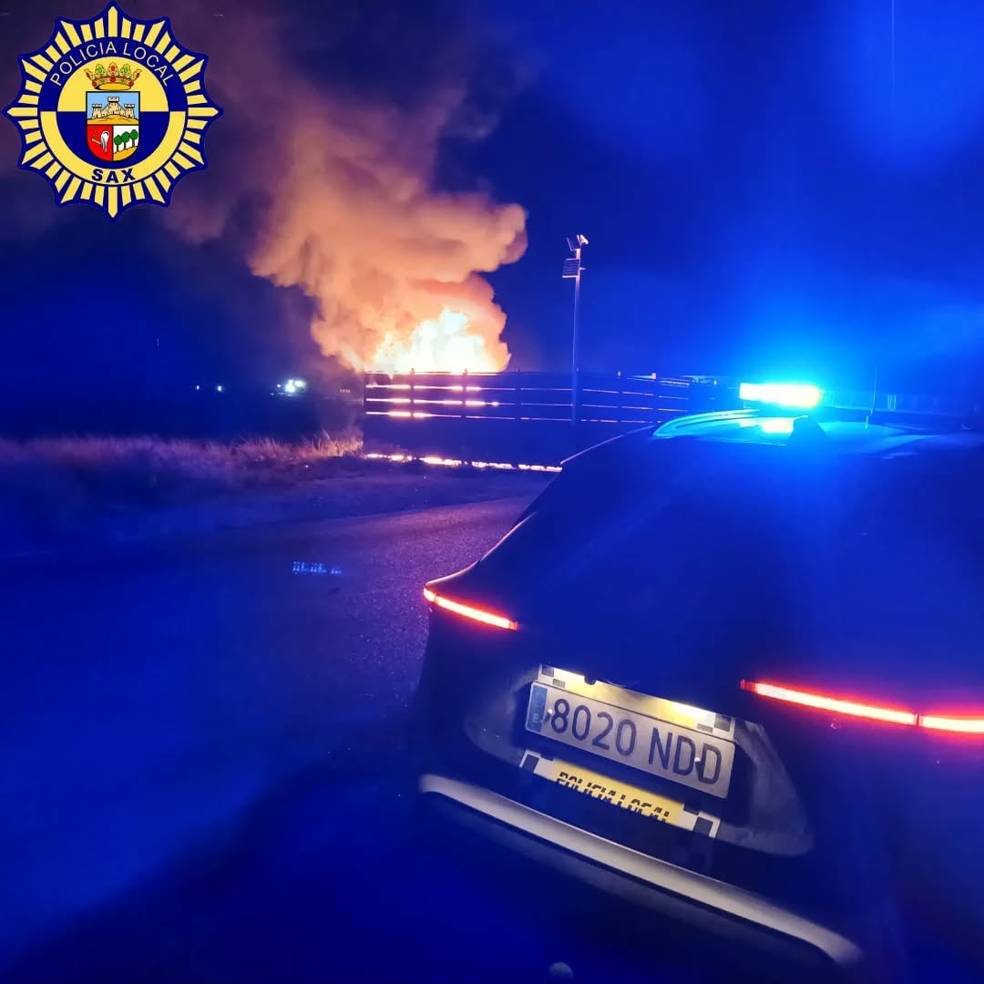 Incendio de contenedores en Sax