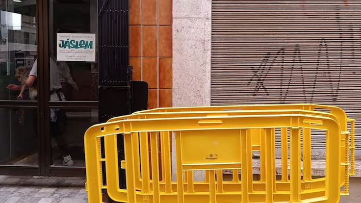 El Ayuntamiento pide explicaciones más contundentes sobre el estado de las tapas de registro