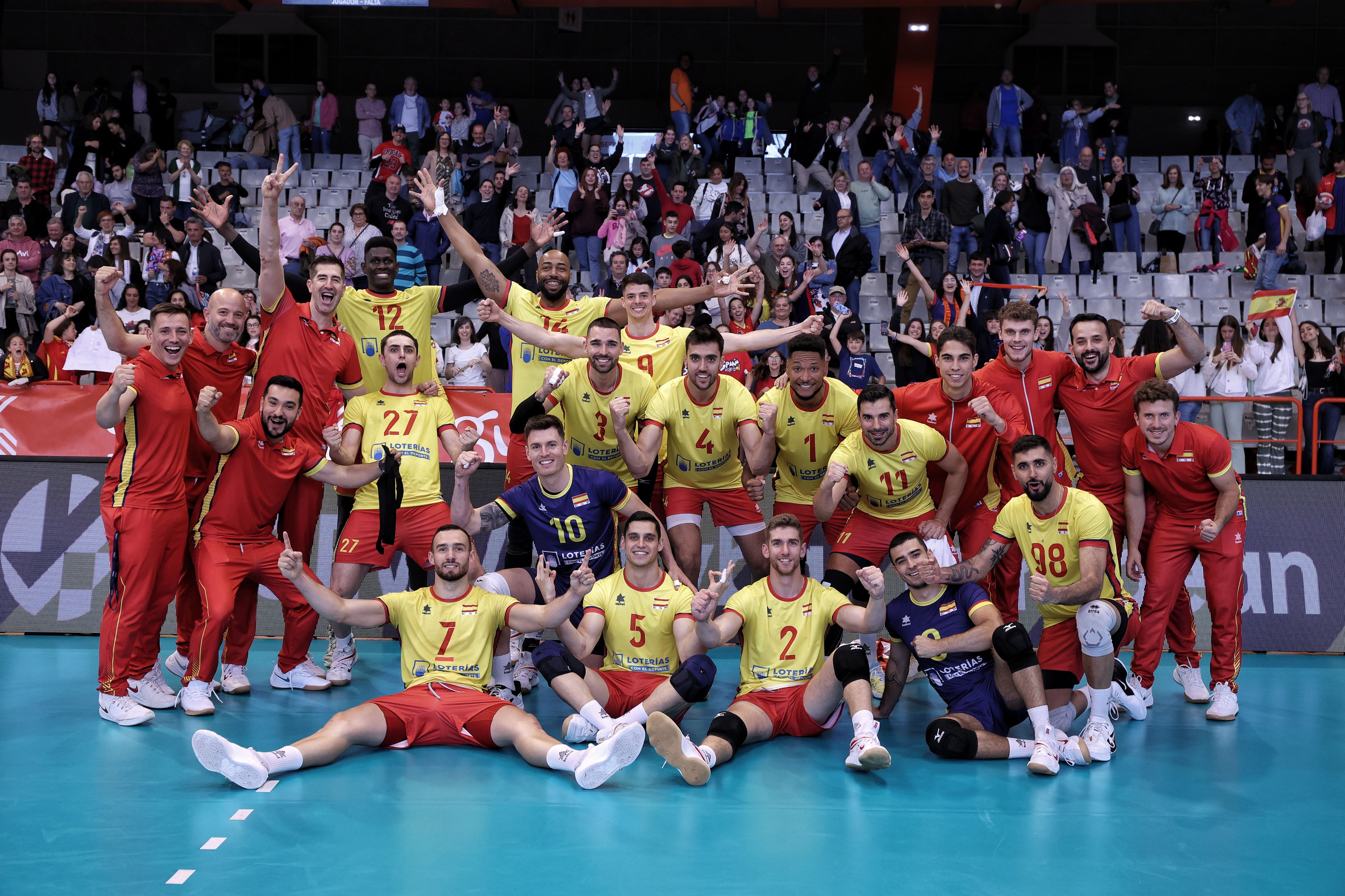 La selección española, con los celestes Villalba y Olalla en sus filas, celebra el reciente triunfo ante Finlandia.