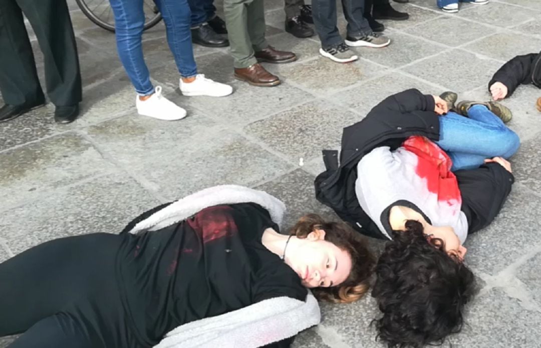 Alumnas en la Plaza Mayor de Salamanca.