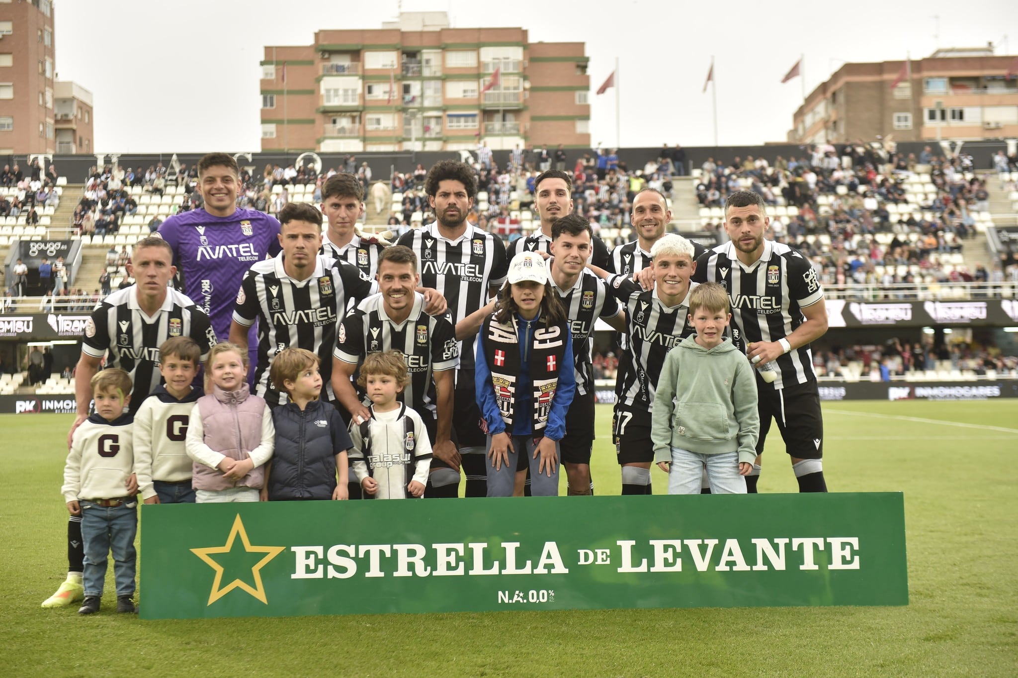 La plantilla del Cartagena antes del partido con el Antequera