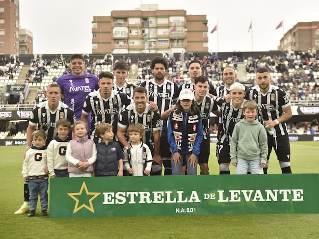 La plantilla del Cartagena antes del partido con el Antequera