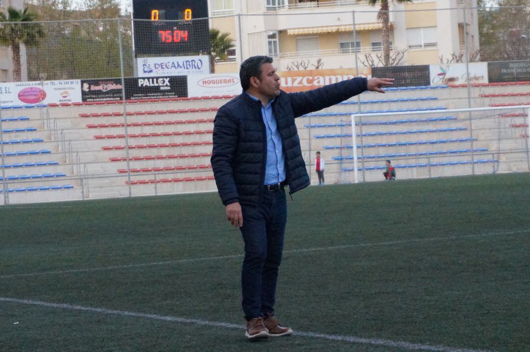Fran Onrubia busca su primer triunfo como entrenador del Eldense