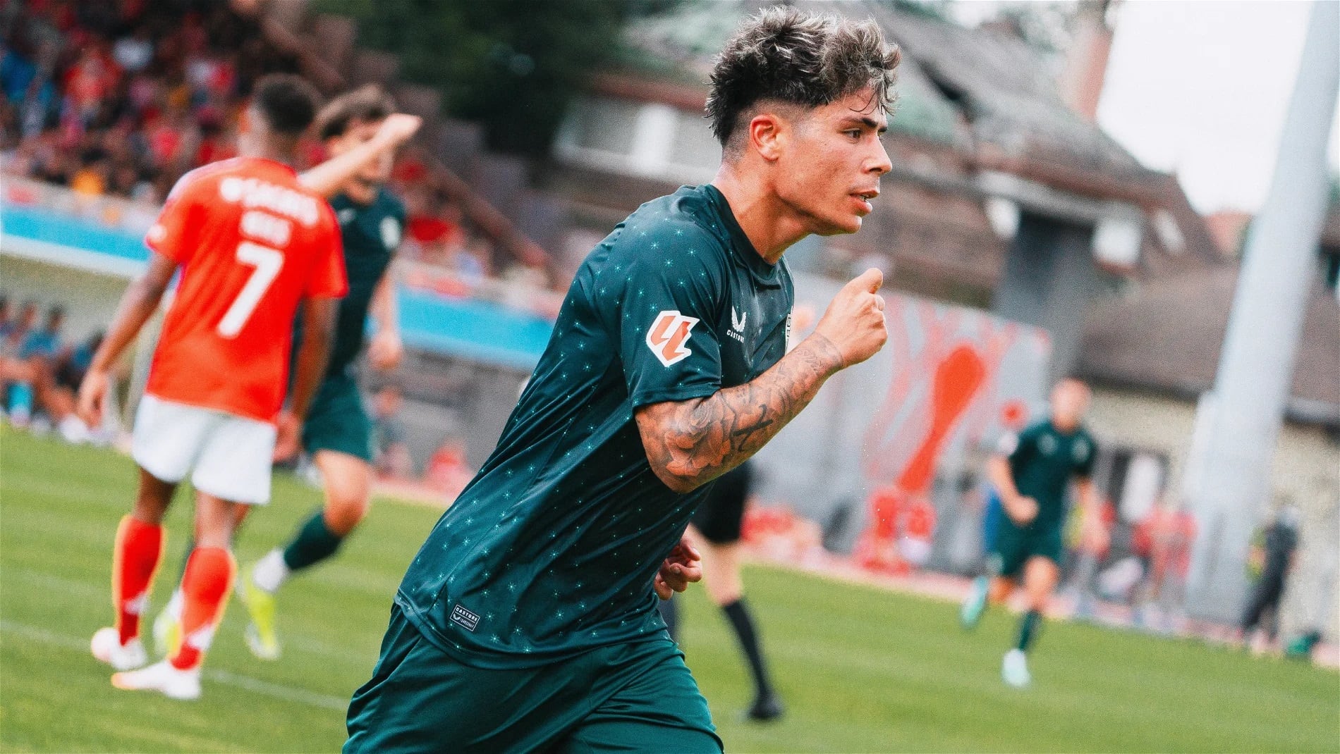 Nico Melamed celebrando su primer gol con el Almería.