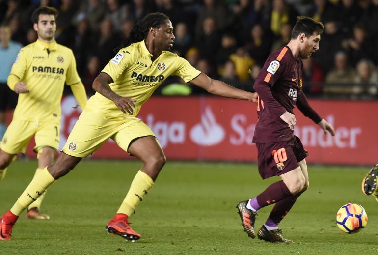 Rubén Semedo persigue a Messi en un Villarreal - Barcelona.