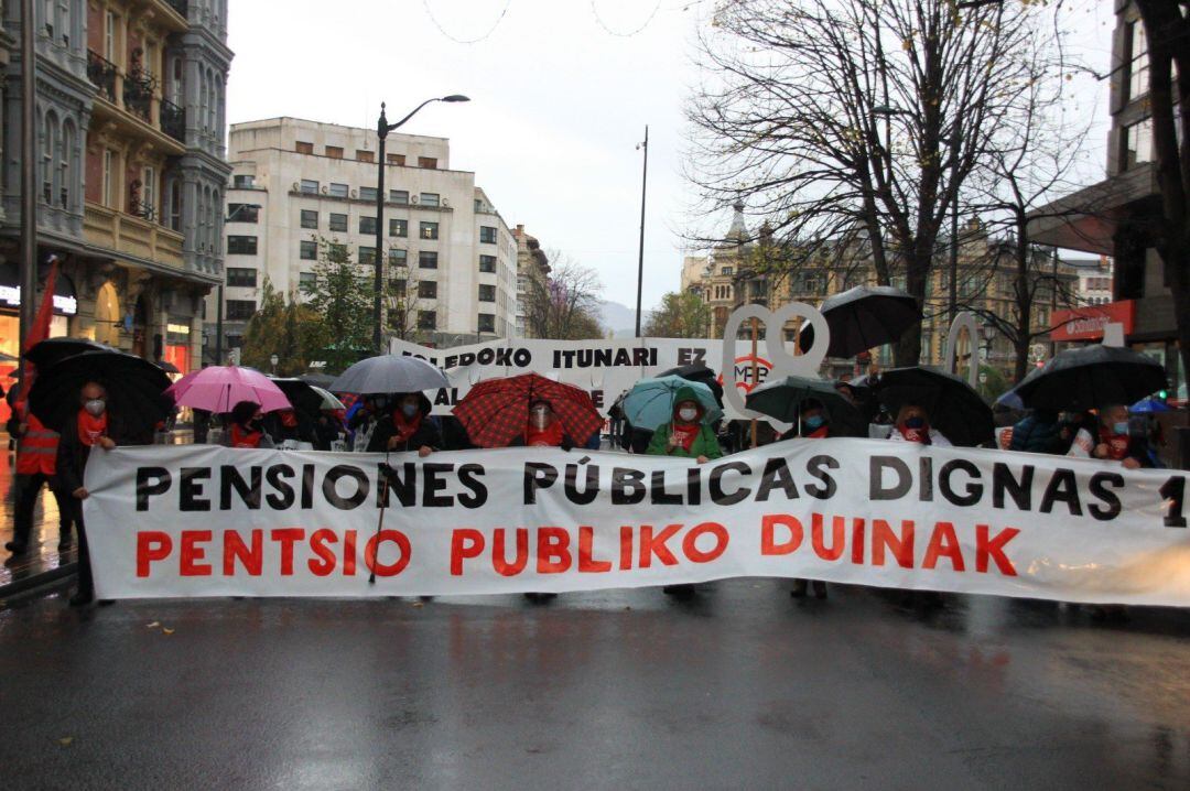 Manifestación de pensionistas en Bilbao este sábado contra las recomendaciones del Pacto de Toledo y anuncian que seguirán &quot;en la lucha&quot;