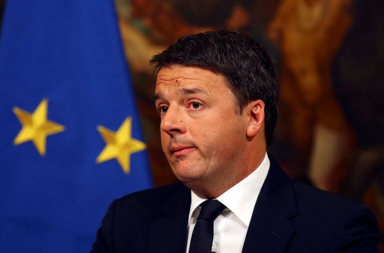 El primer ministro Matteo Renzi atiende a la prensa 