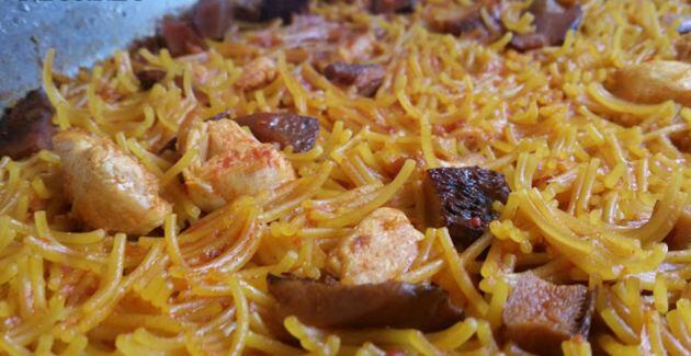 Fideuà amb foie i bolets