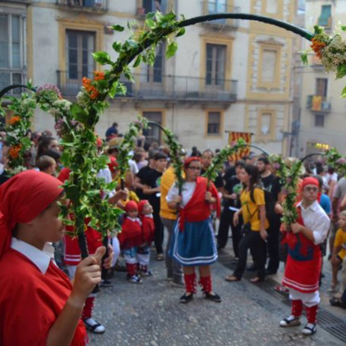 La primera cercavila arriba després d'un pregó i una baixada molt aplaudits