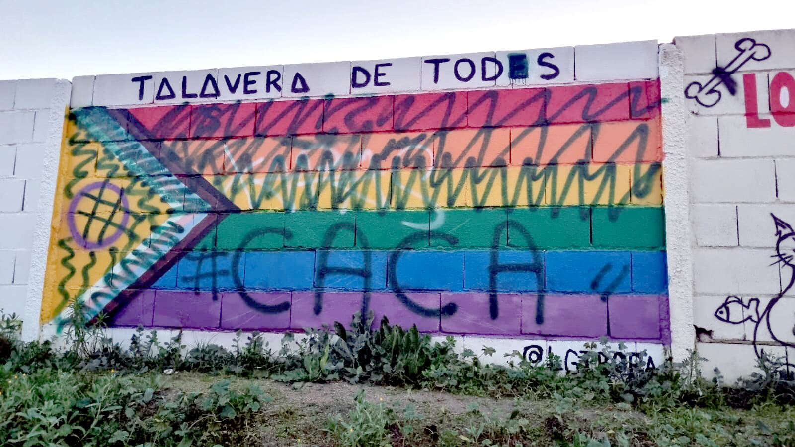 Mural LGTBI en el entorno del Puente Romano, vandalizado por quinta vez.