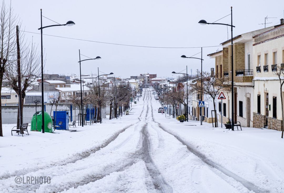 El Paseo Juan XXIII de Las Pedroñeras, nevado