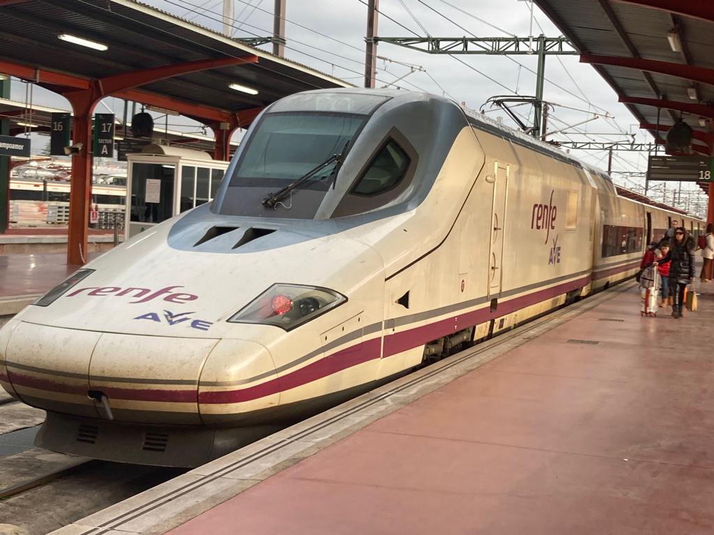 Un tren AVE procedente de Murcia en la estación de Chamartín