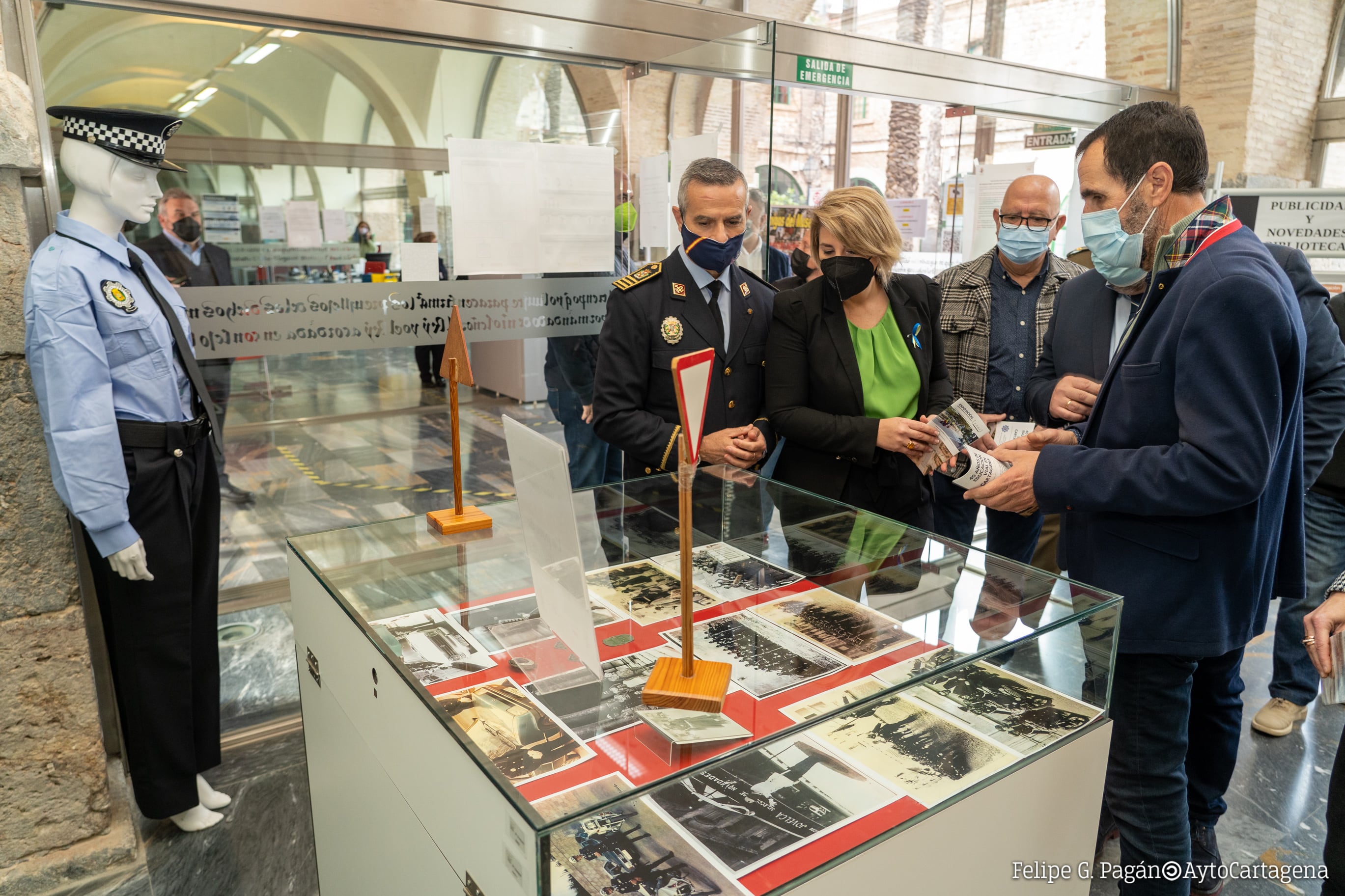 La alcaldesa Noelia Arroyo durante una visita al Archivo Municipal