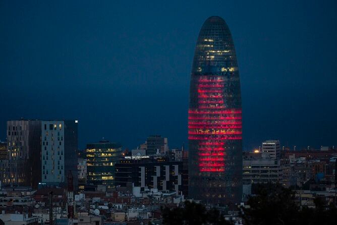 Una imatge de la il.luminació especial que mostrarà demàla Torre Agbar