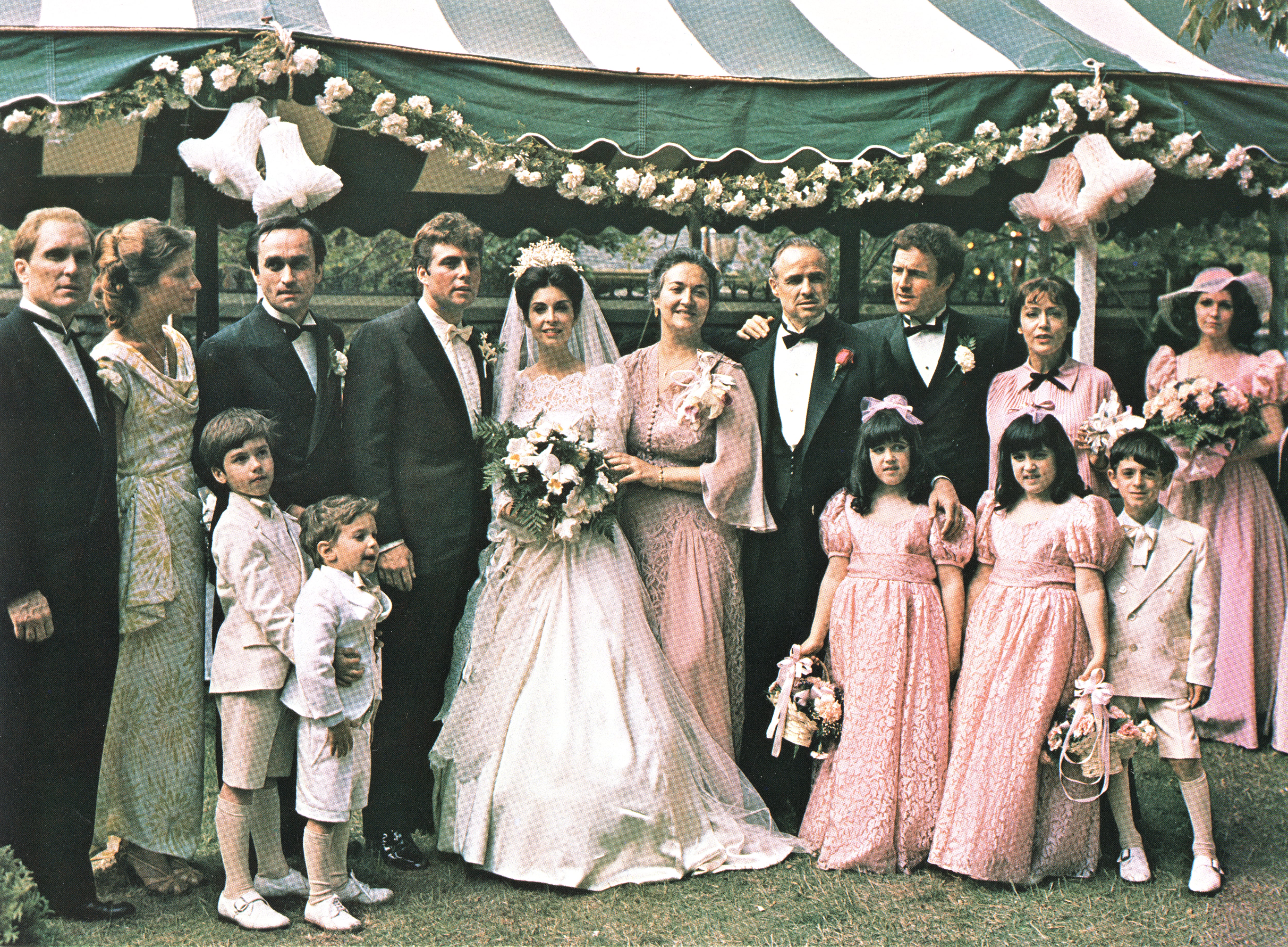 Escena de El padrino. Foto familiar de los Corleone durante la boda de Connie