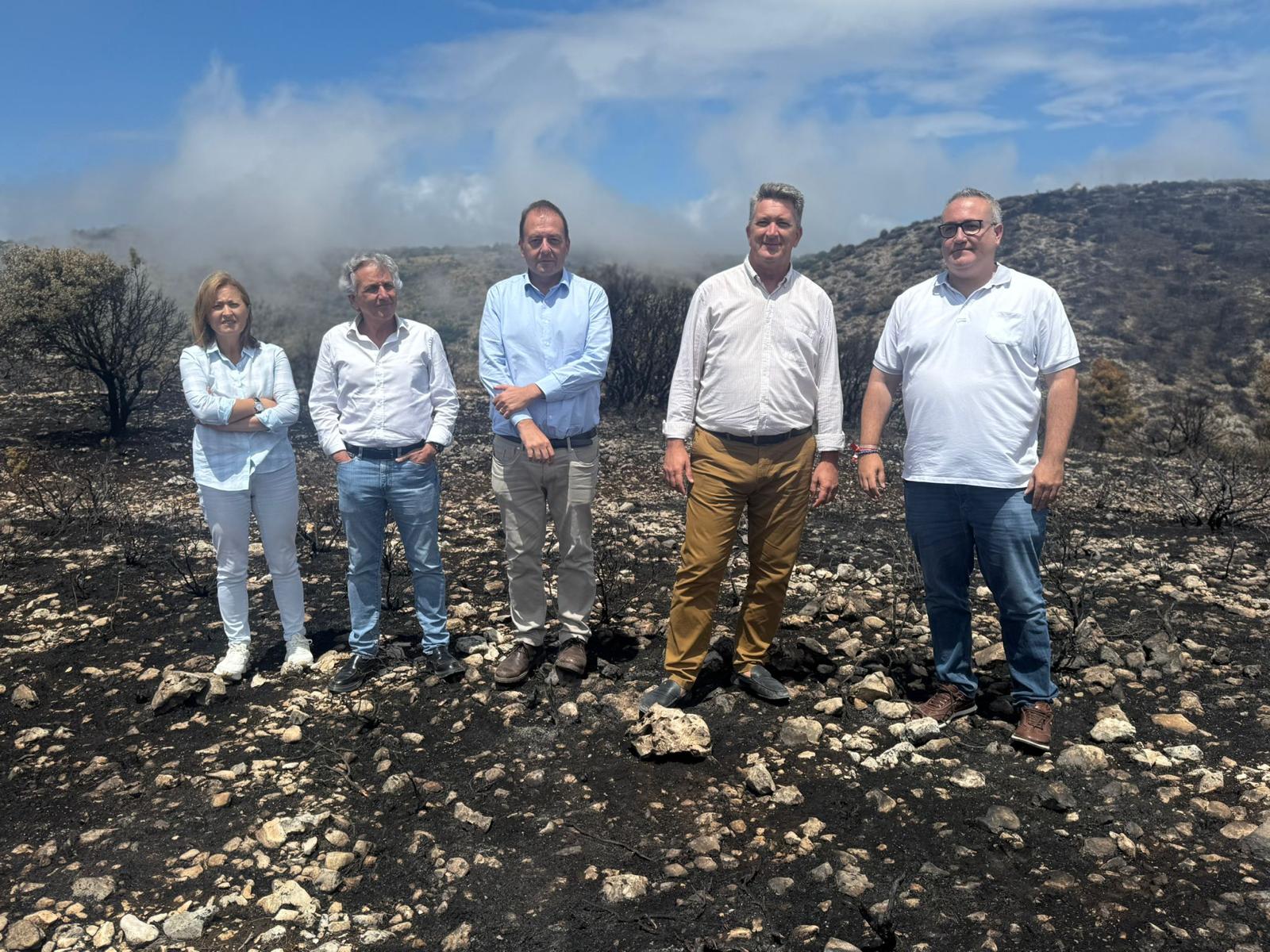 El conseller Martínez Mus ha visitado el área quemada en el parque natural de Font Roja.