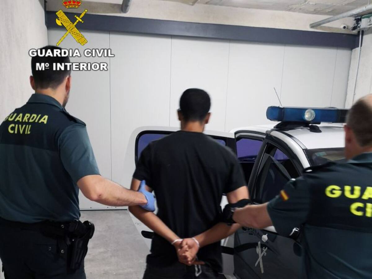 A prisión por intimidar con un arma blanca y atracar a un menor en Lorca