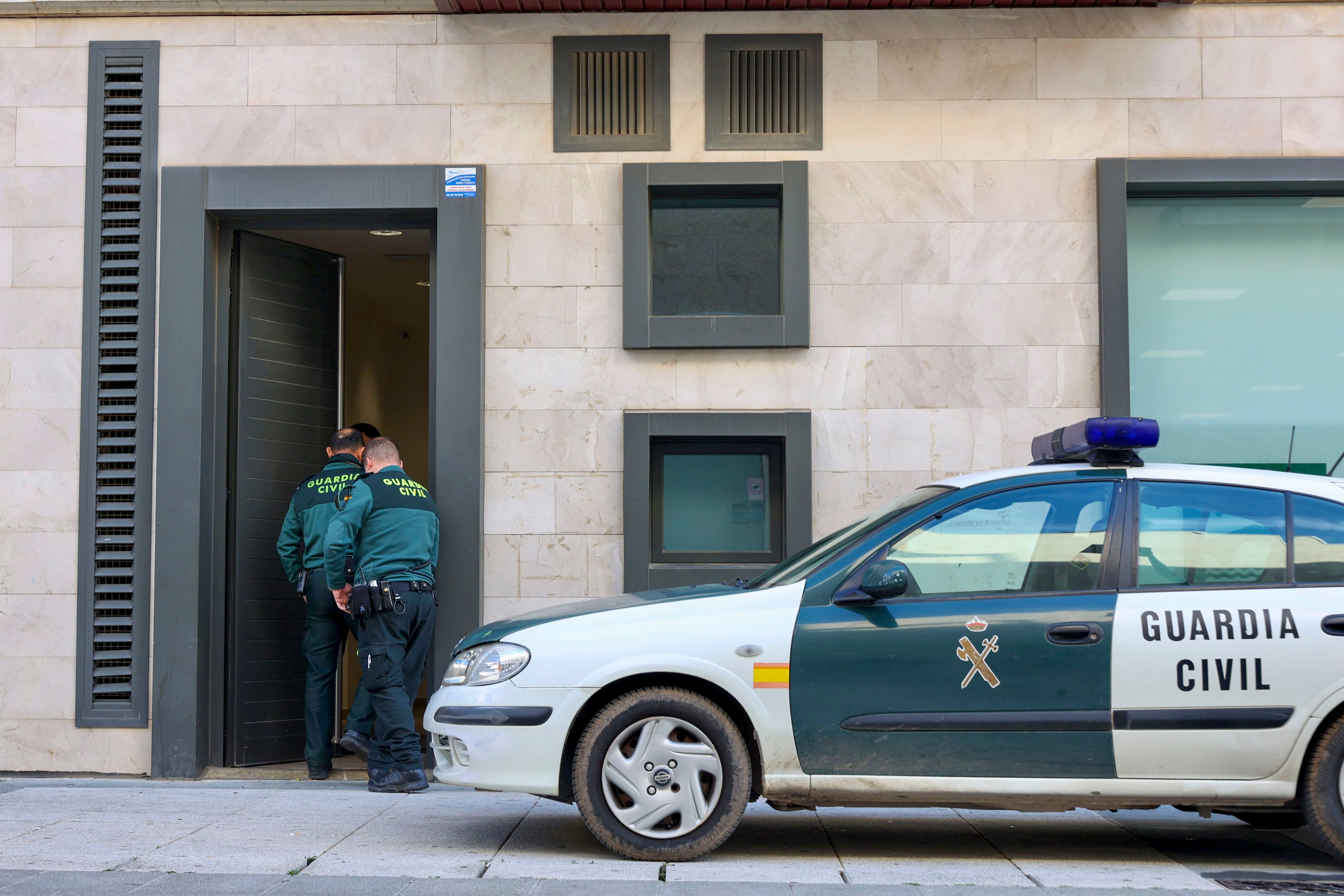 CALAHORRA (La Rioja) 26/12/2022.- Imagen de los juzgados de Calahorra donde un hombre de 45 años detenido ayer por supuesta violencia de género en Calahorra ha pasado este lunes a disposición judicial. Ayer, domingo, festividad de Navidad, cuando, por causas que están en investigación, una mujer se precipitó al vacío desde el segundo piso de la vivienda en la que residían, el número 1 de la calle Tilos. EFE/Raquel Manzanares