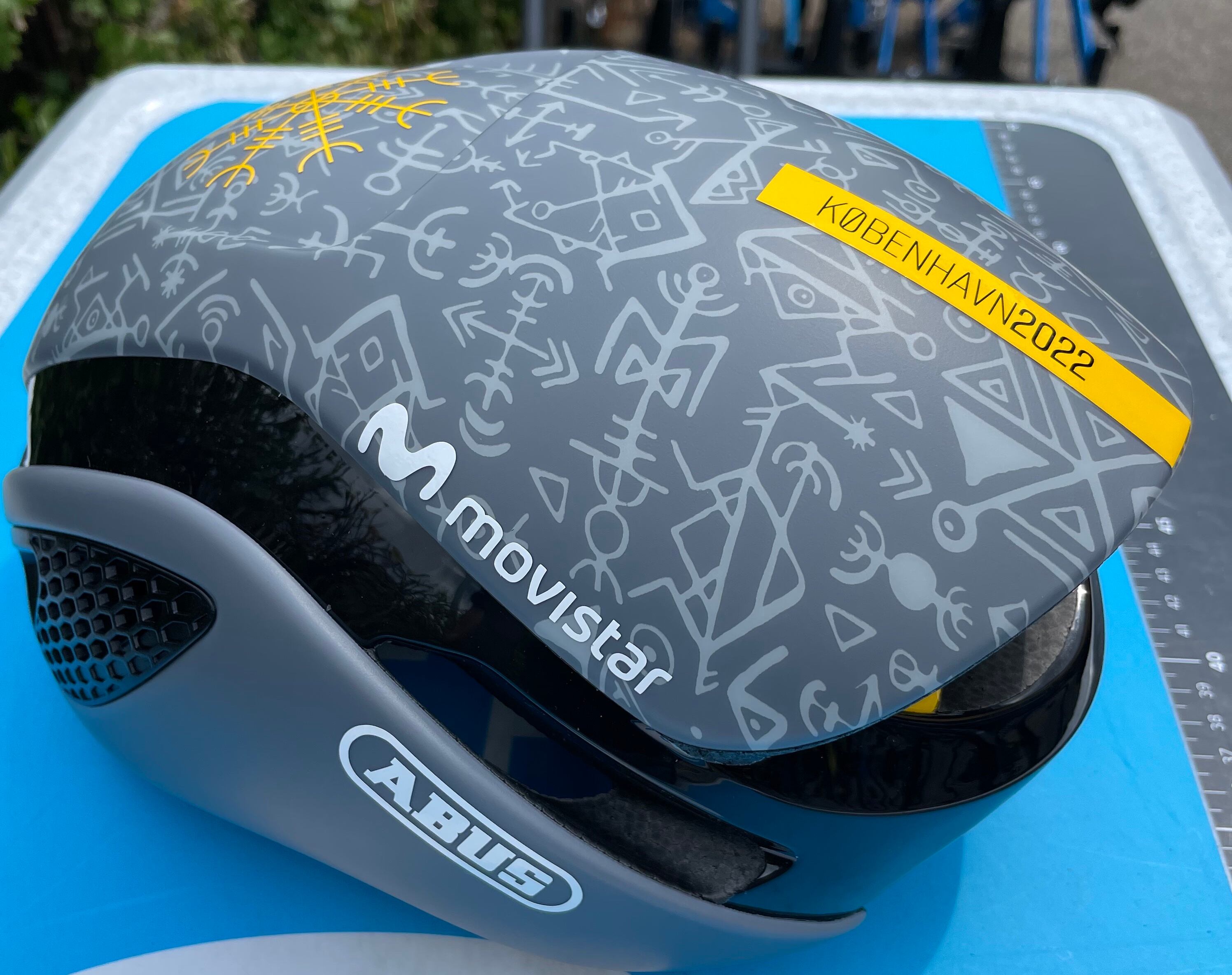 El nuevo casco que lucirá el Movistar Team en las primeras etapas del Tour.