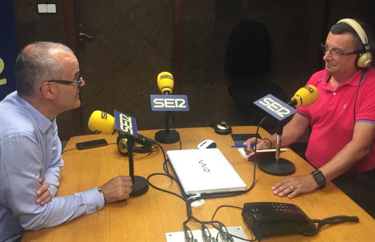 El alcalde en los estudios de Radio Ourense