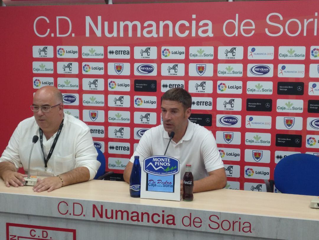 Luis Carrión, entrenador del Numancia, en rueda de prensa.