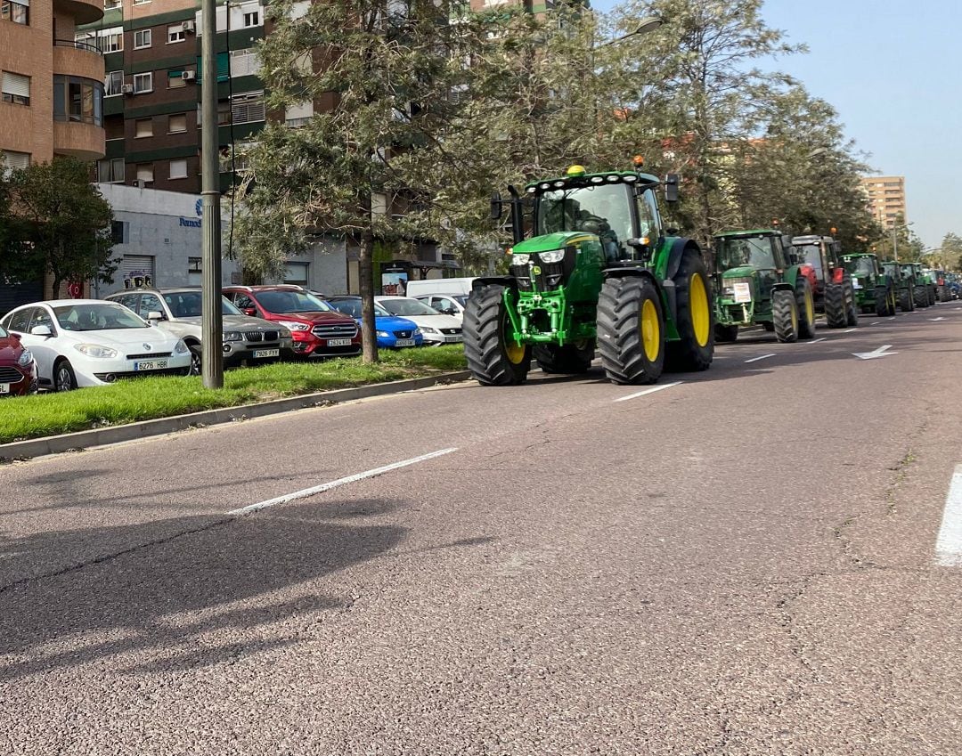 Tractores entrando a València en la protesta del sector arrocero